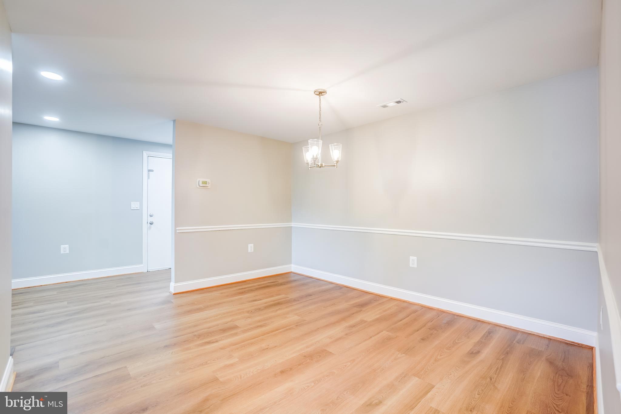 FARMINGDALE - Residential