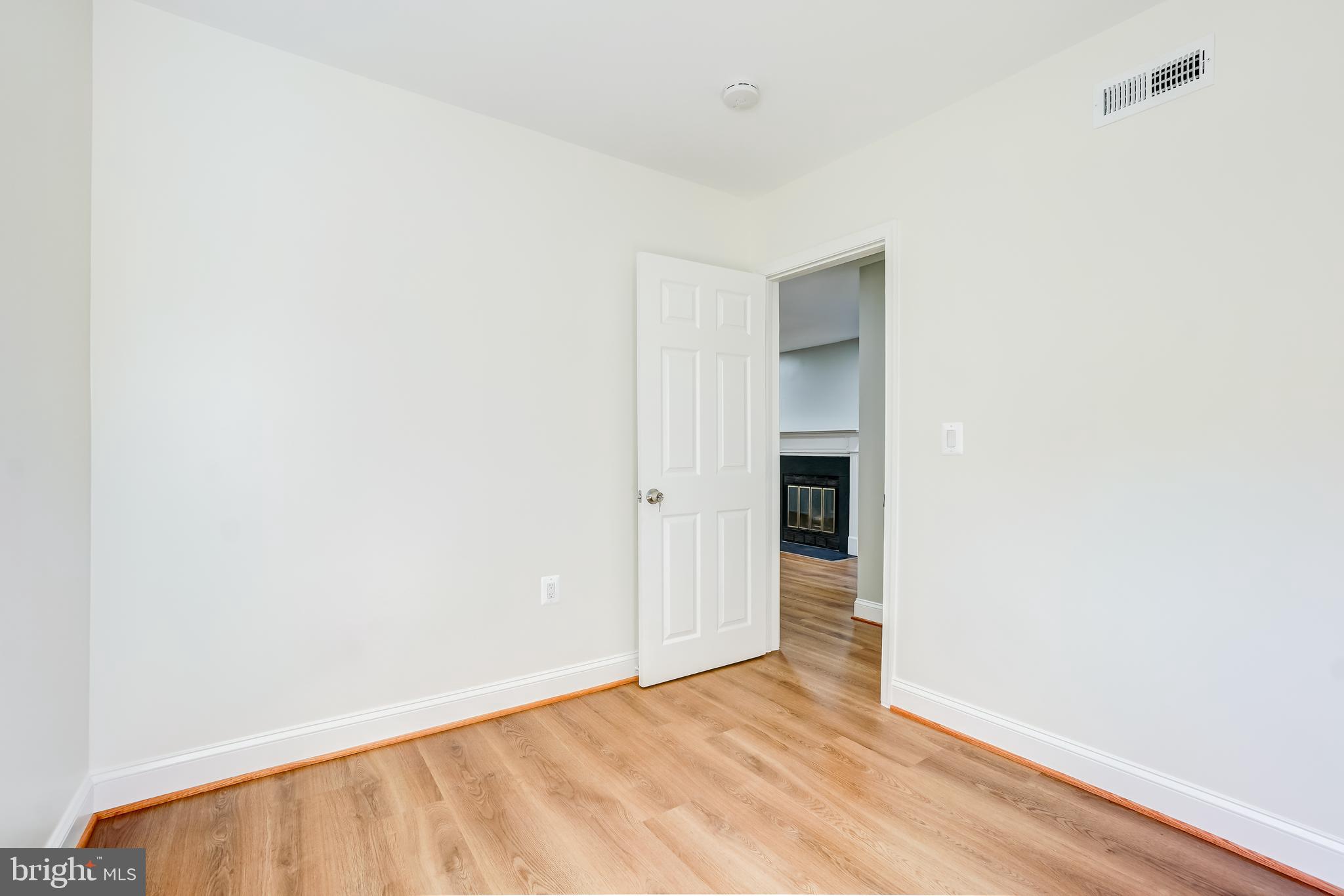 FARMINGDALE - Residential