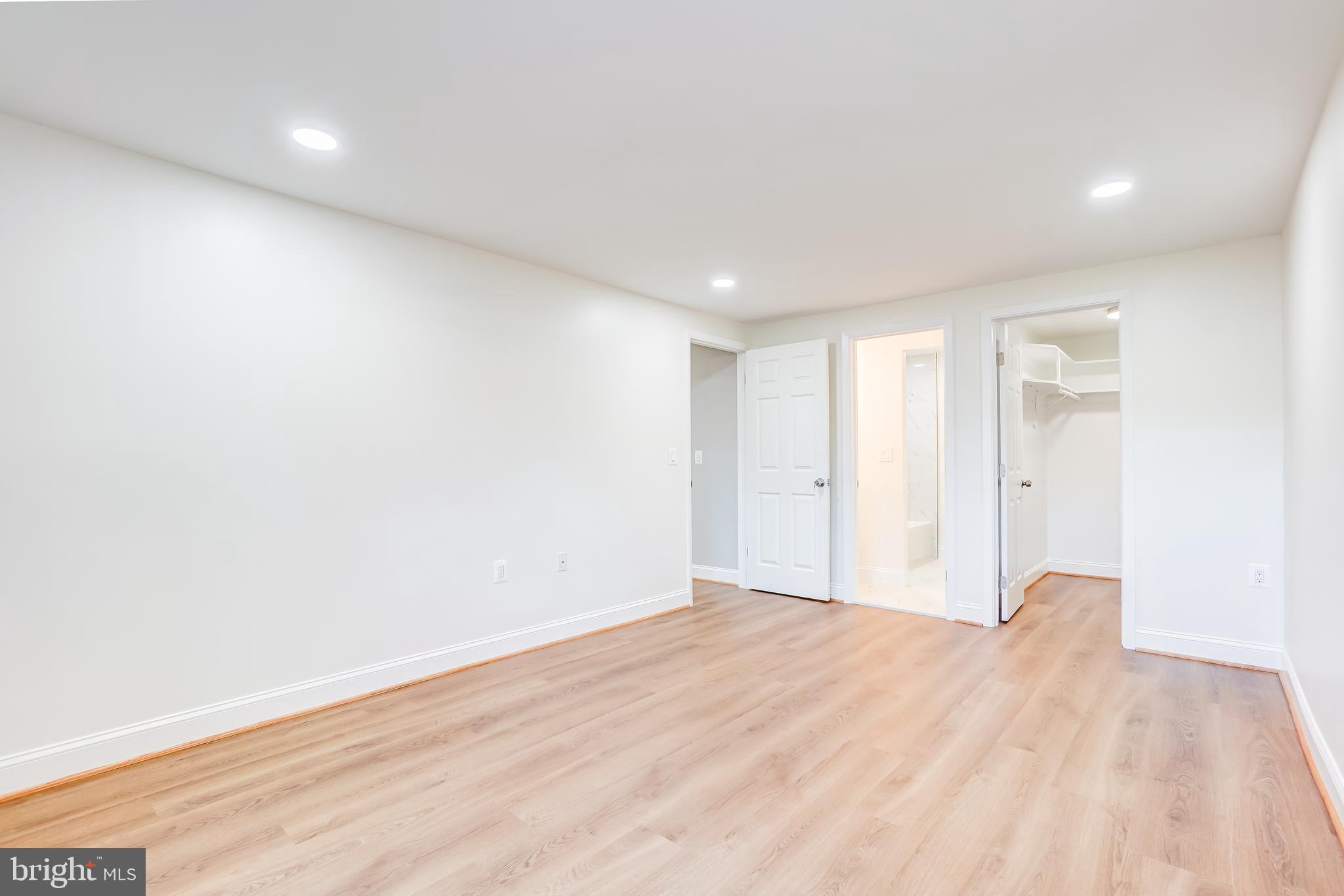 FARMINGDALE - Residential