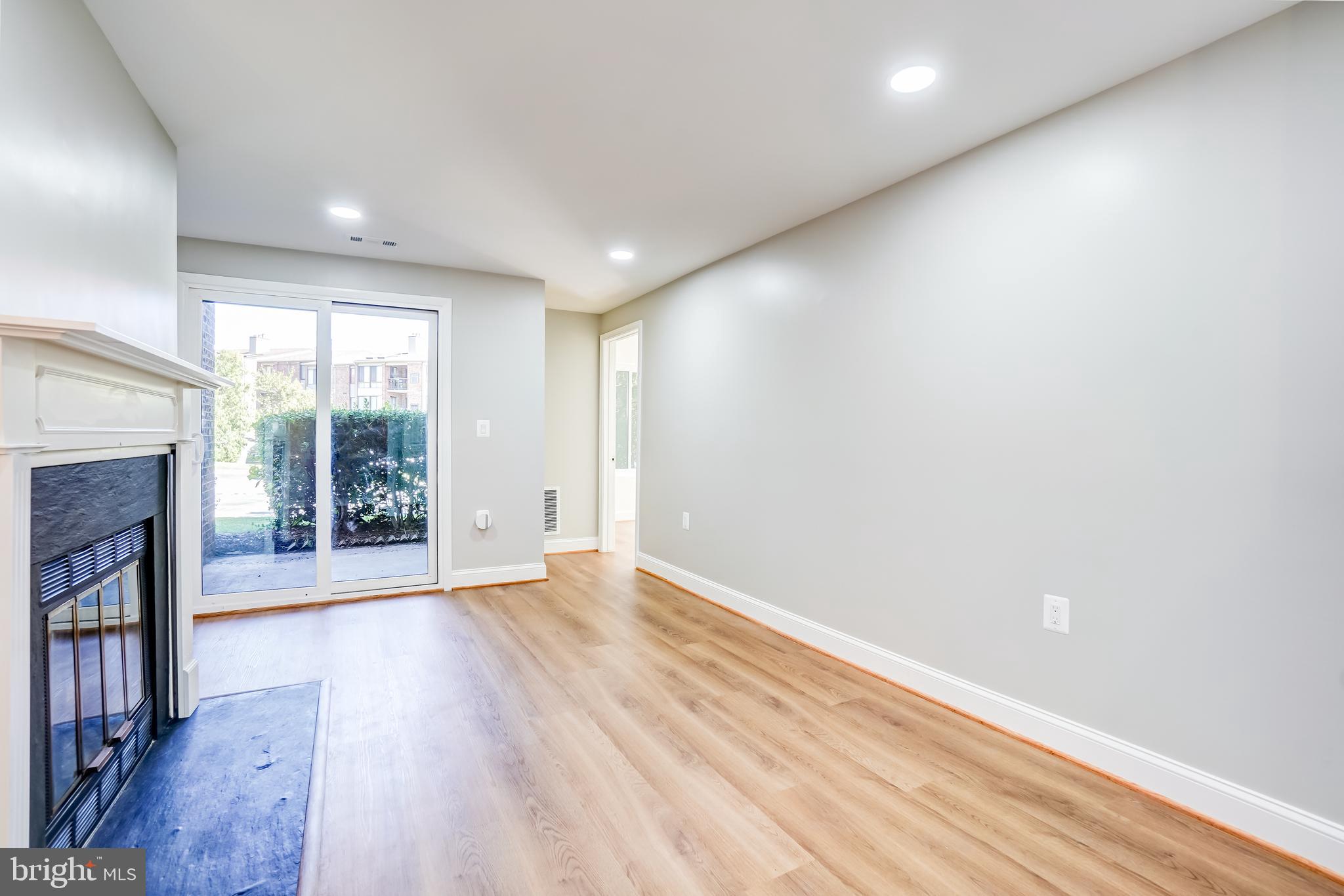 FARMINGDALE - Residential