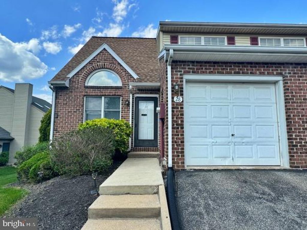 Photo of 28 Jean Lo Way, YORK, PA 17406 (MLS # PAYK2094962)