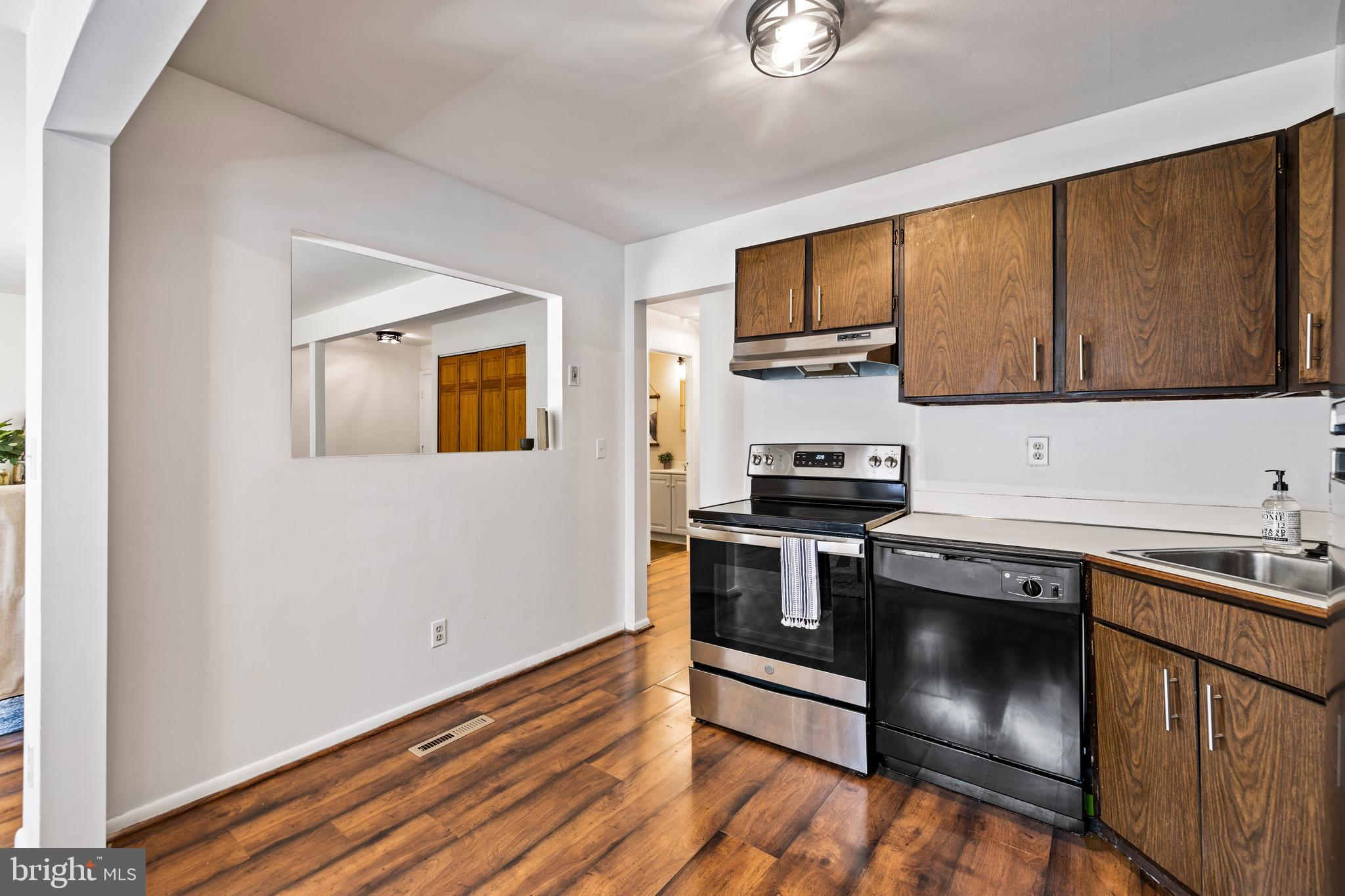 HICKORY HILLS CONDOMINIUMS - Residential Lease