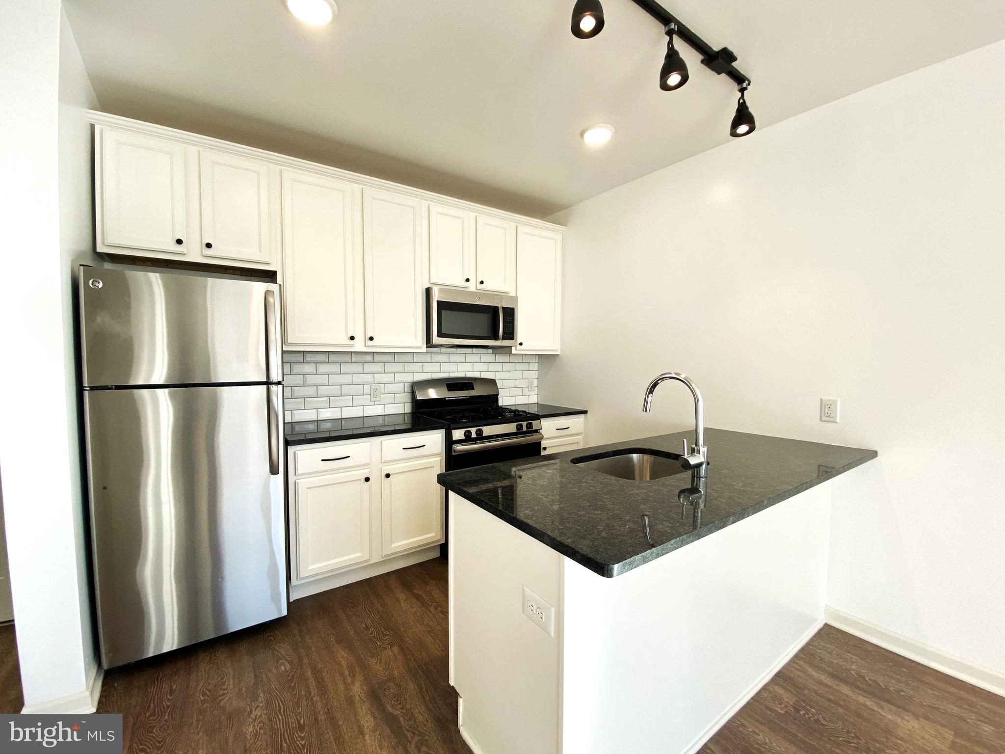 Available Now! Spacious 2-bedroom/2-bath apartment home on a desirable block in Roxborough-Manayunk. Conveniently located close to shopping, dining, and public transit, your new home features easy to clean wood laminate flooring, stainless steel appliances, in unit washer/dryer, and oversized windows for great natural light. Pet friendly with no additional charge - written permission is required. Tenants are responsible for their own gas, electric, and cable, and a $35 monthly flat water fee. Reserved garage parking is available for an additional charge of $115 monthly. This home will NOT last - apply today!
**Leasing Special** One Month free on a 13+ month lease agreement. Last month's rent not required for well-qualified applicants!