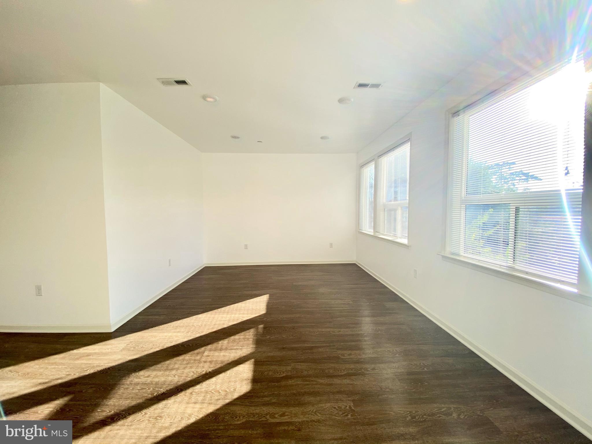 ROXBOROUGH - Residential Lease