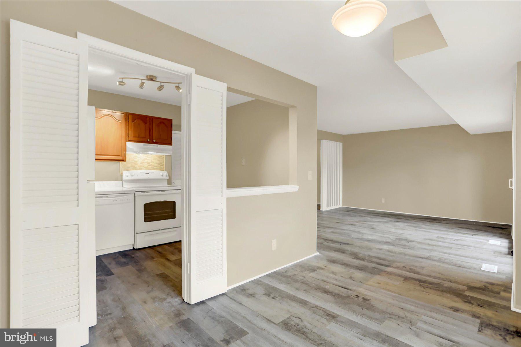 HICKORY HILLS CONDOMINIUMS - Residential