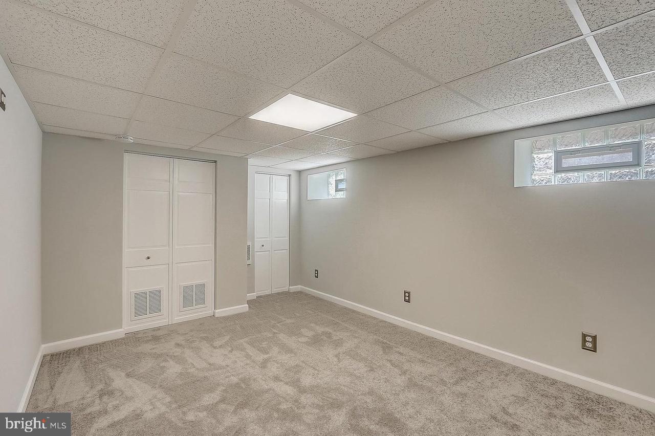 VILLA CRESTA - Residential Lease