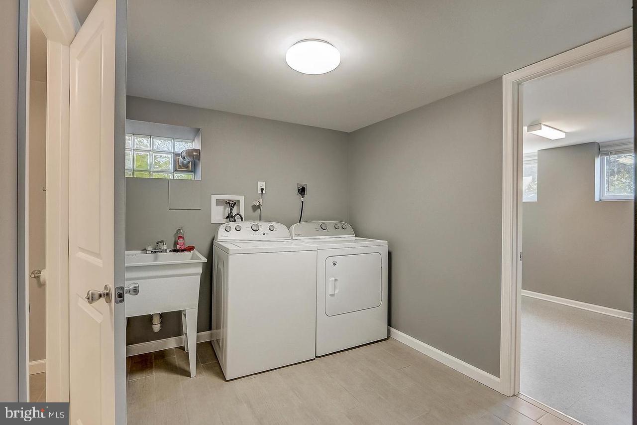 VILLA CRESTA - Residential Lease