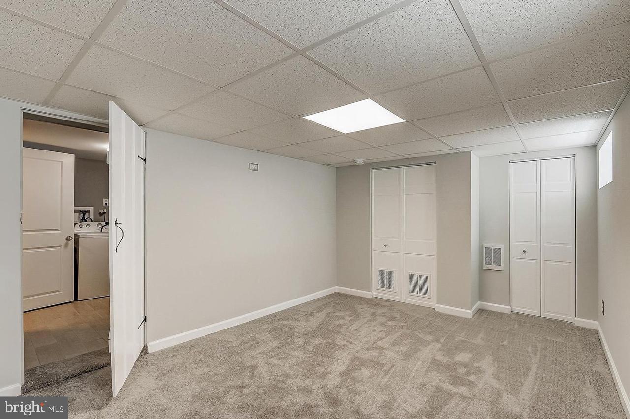 VILLA CRESTA - Residential Lease
