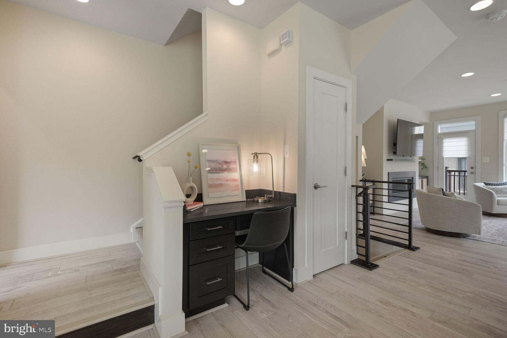 MONTGOMERY ROW - Residential