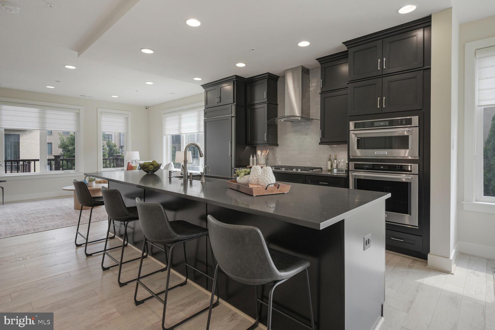 MONTGOMERY ROW - Residential