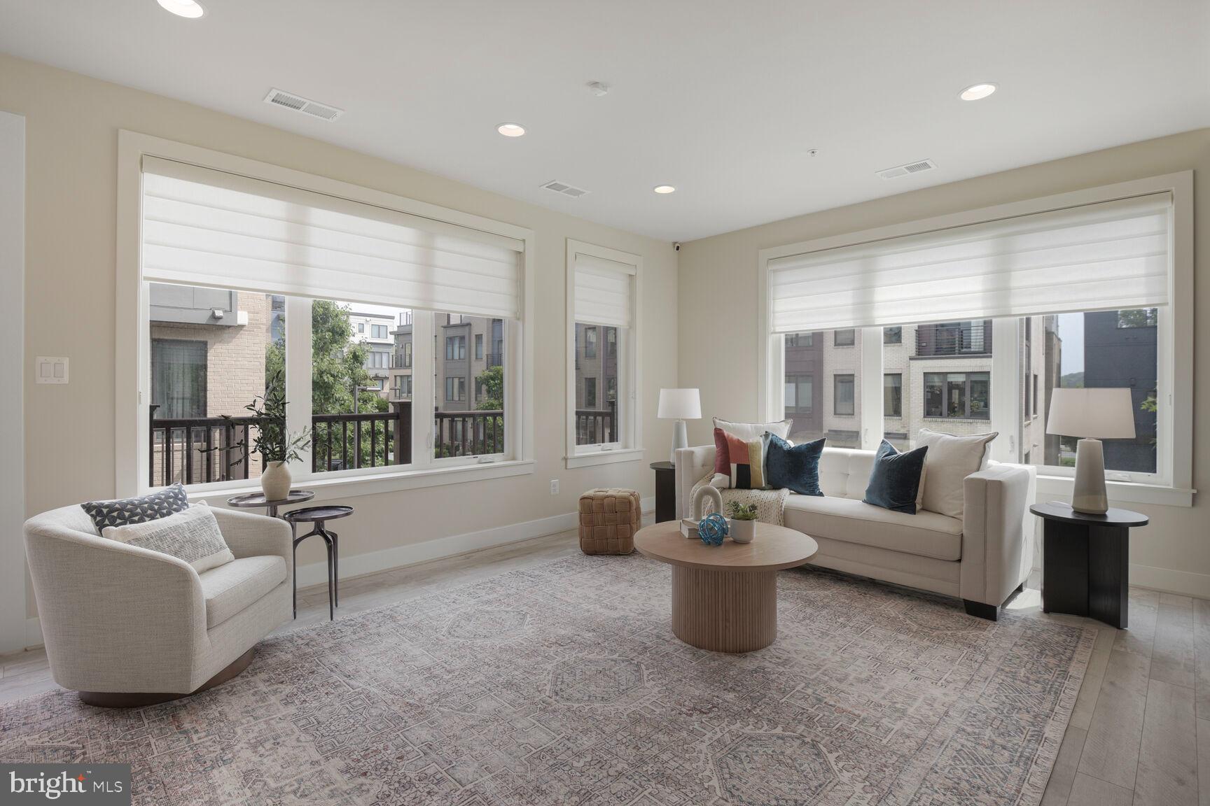 MONTGOMERY ROW - Residential