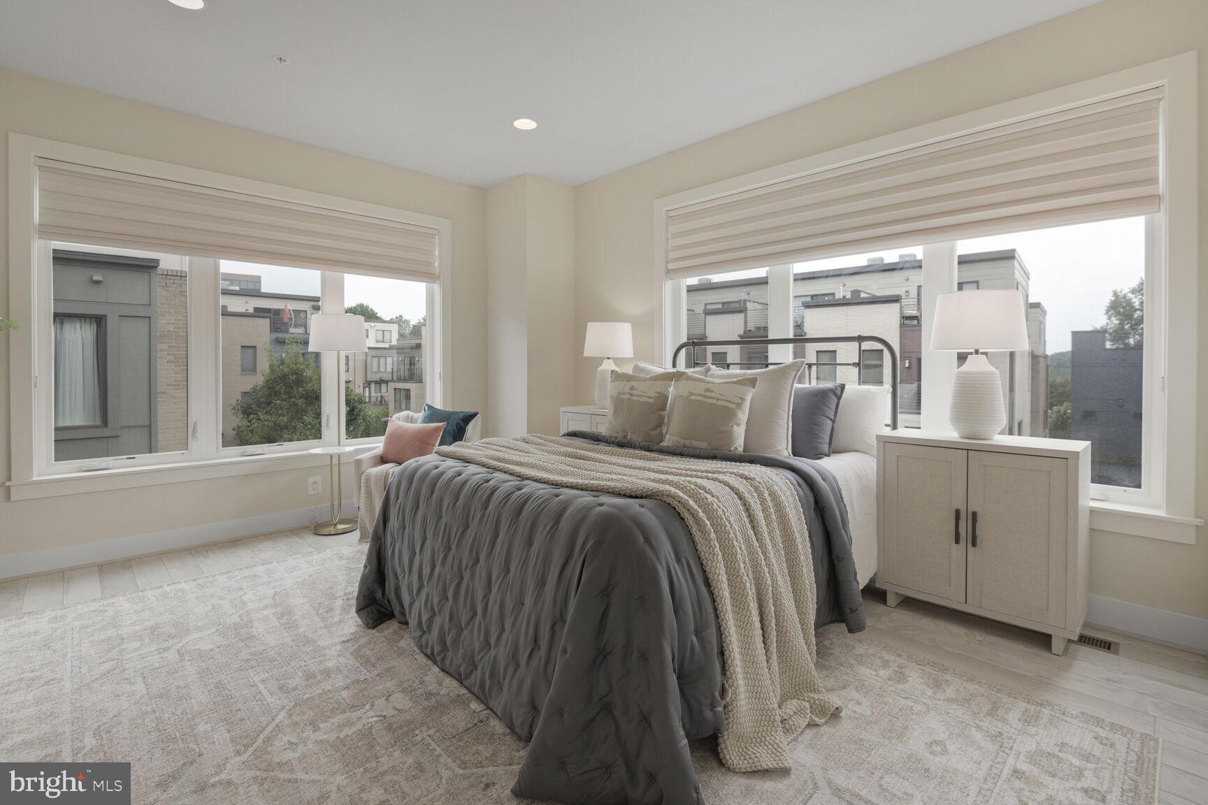 MONTGOMERY ROW - Residential