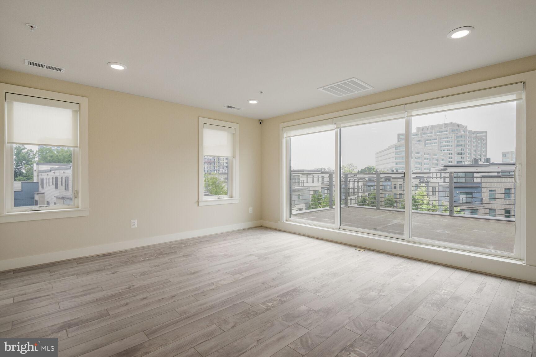 MONTGOMERY ROW - Residential