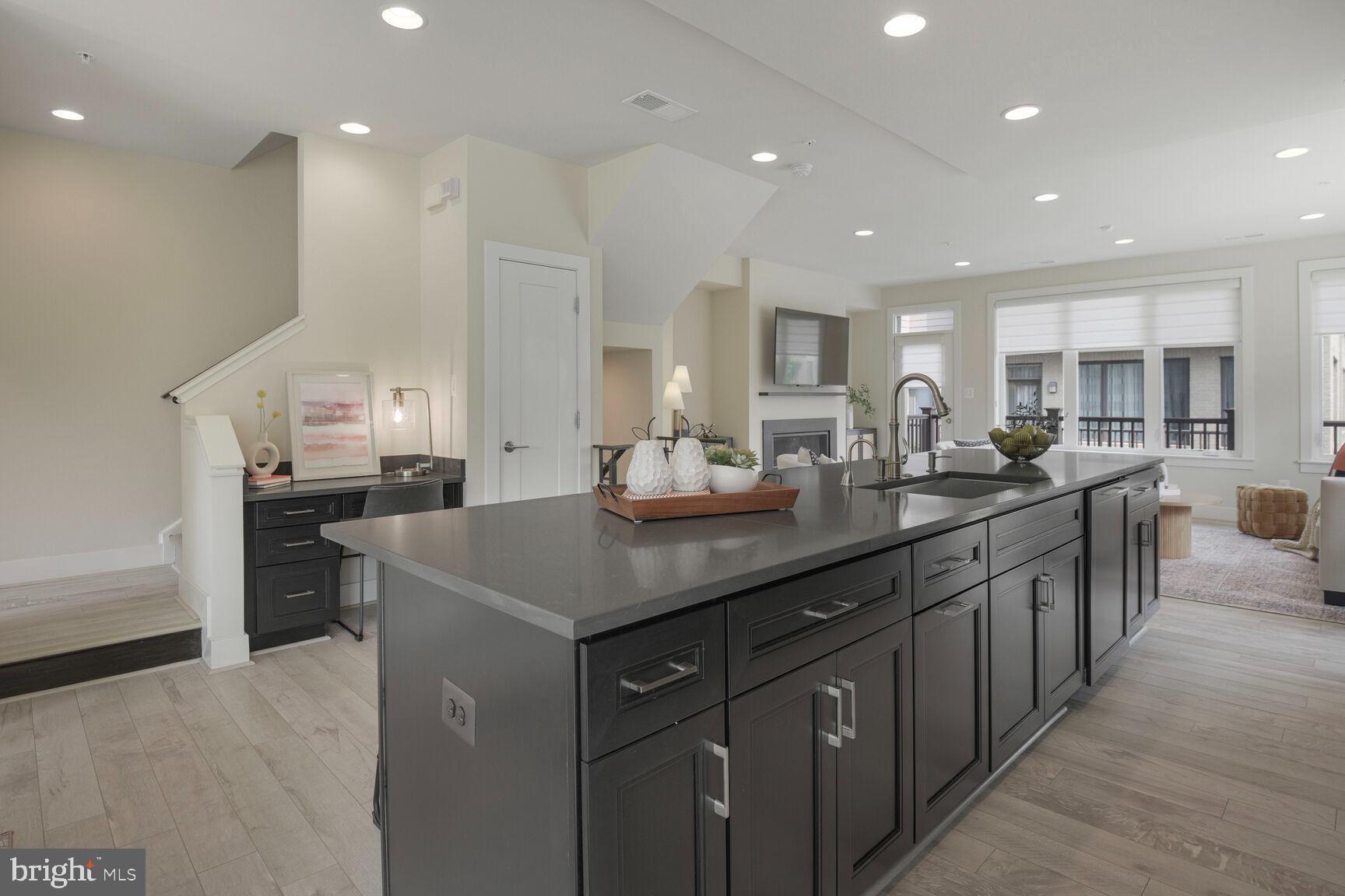 MONTGOMERY ROW - Residential