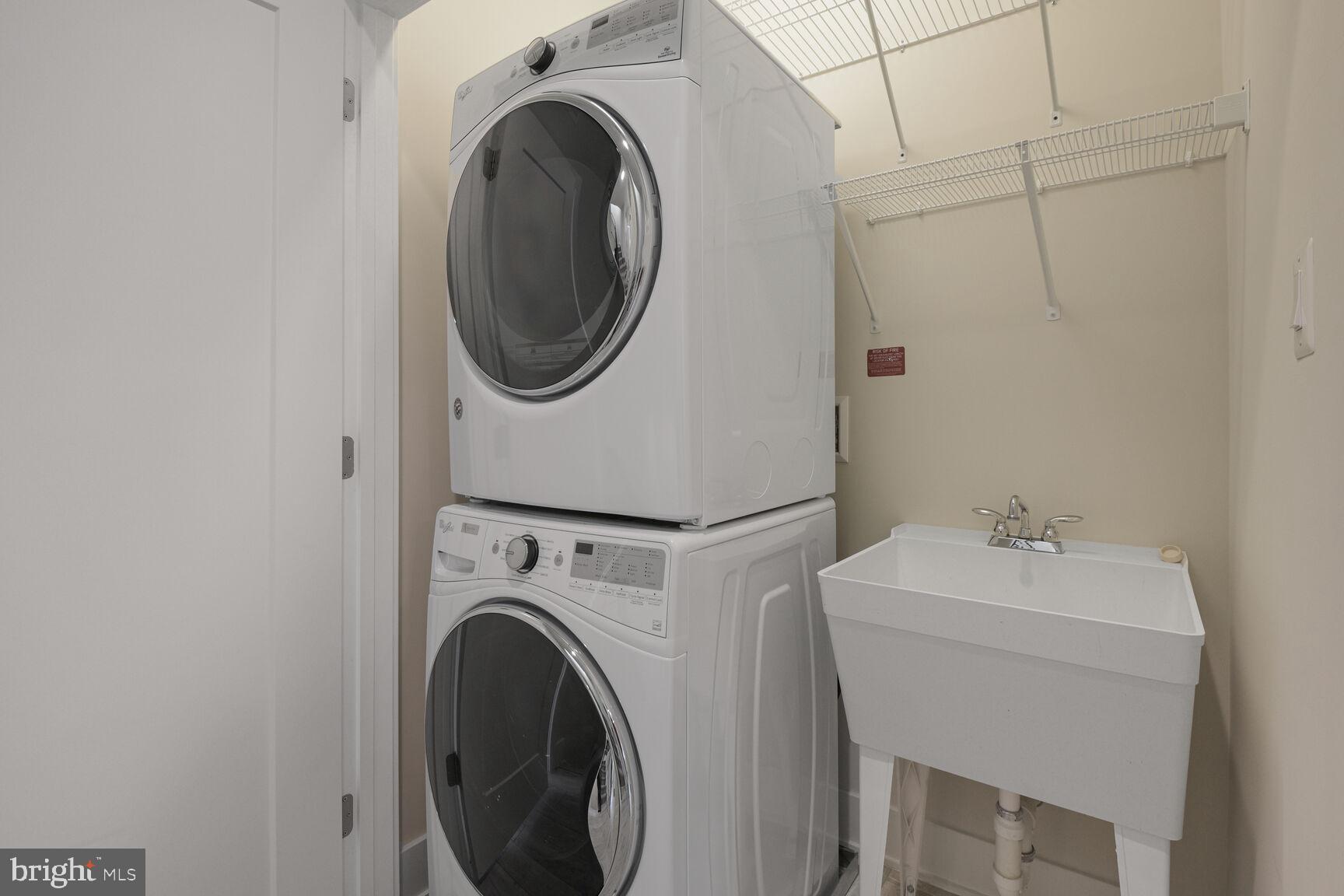 MONTGOMERY ROW - Residential