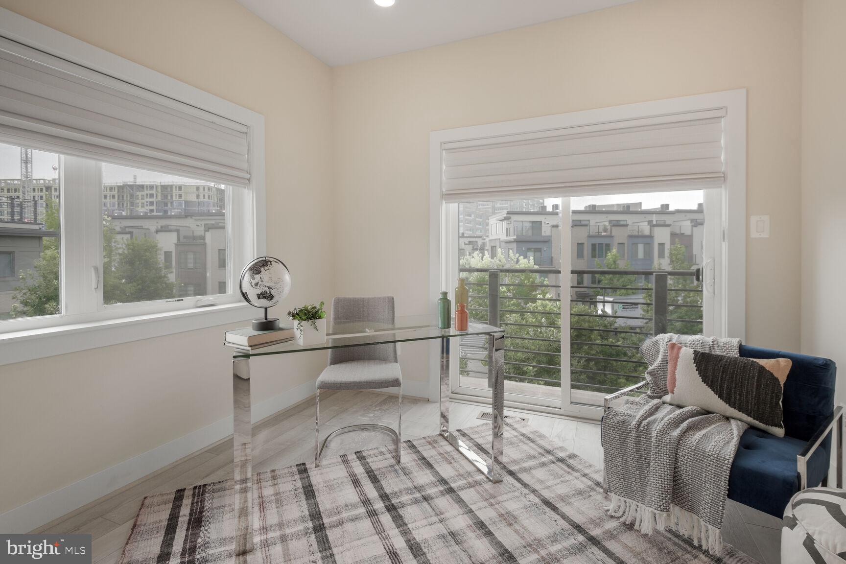 MONTGOMERY ROW - Residential