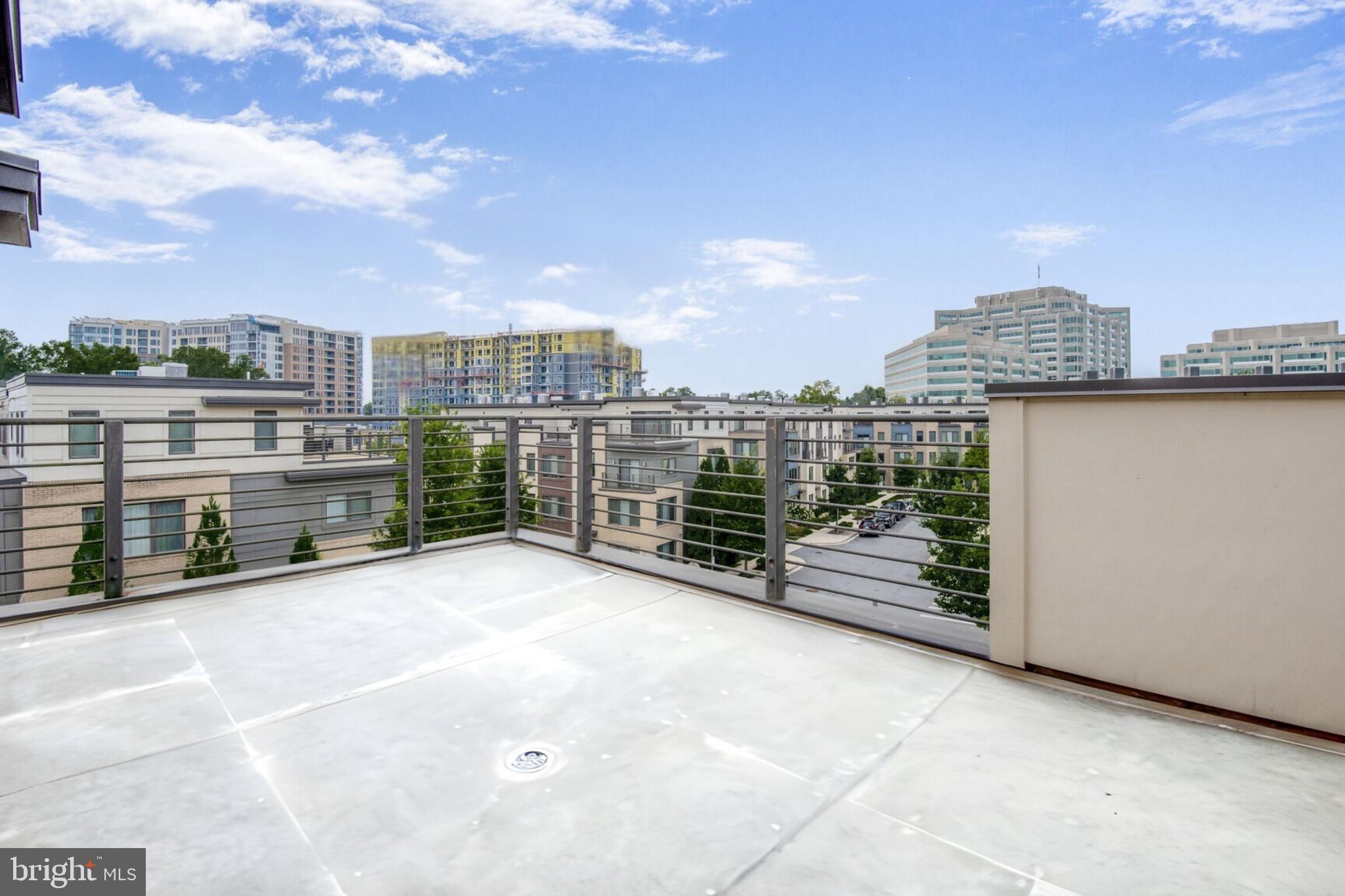 MONTGOMERY ROW - Residential