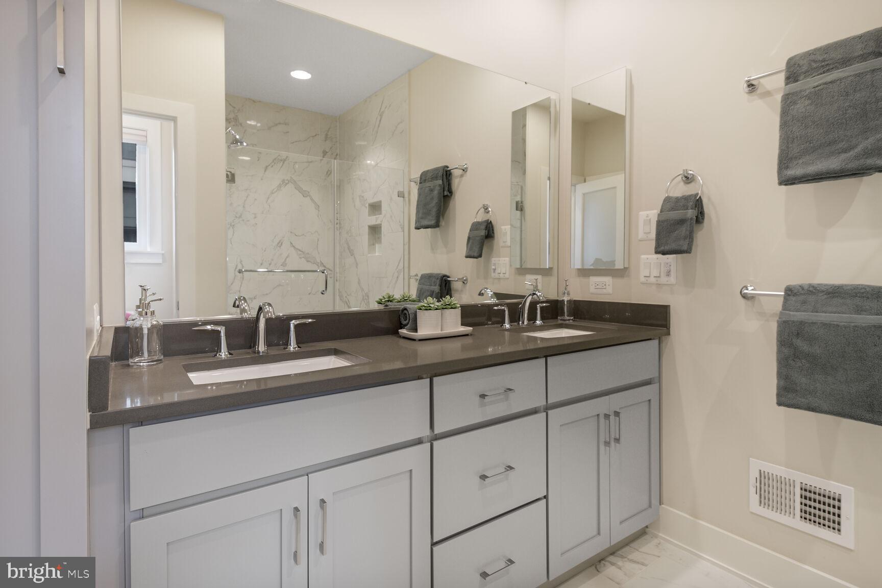 MONTGOMERY ROW - Residential