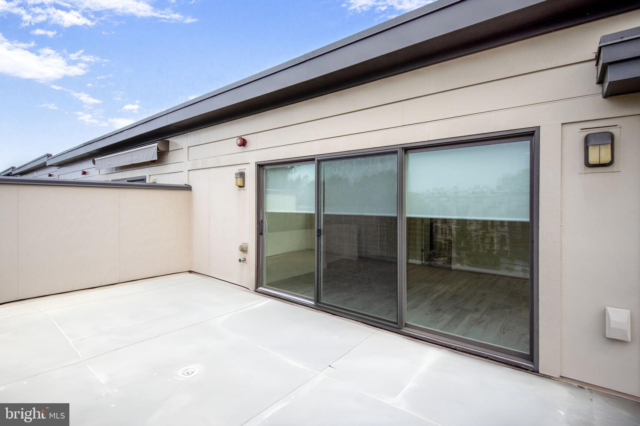 MONTGOMERY ROW - Residential