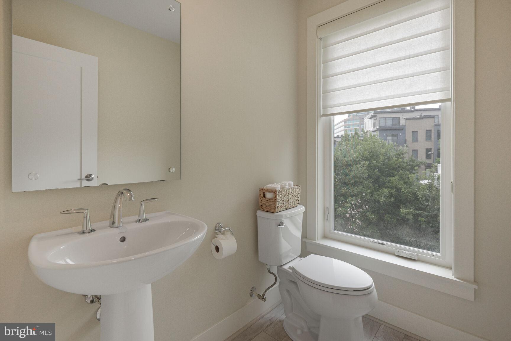 MONTGOMERY ROW - Residential