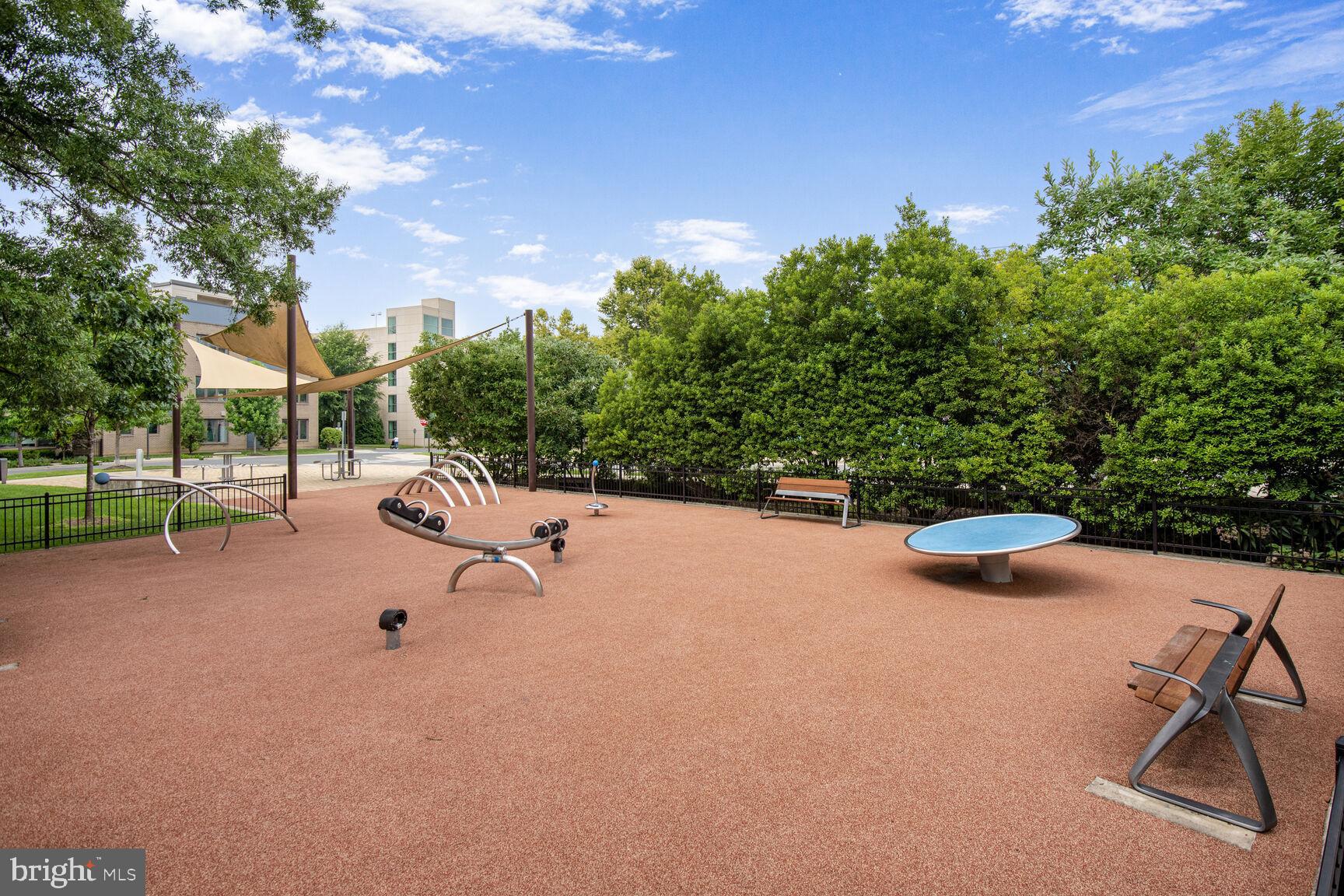 MONTGOMERY ROW - Residential