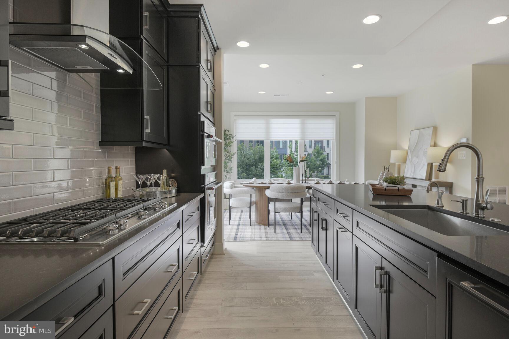 MONTGOMERY ROW - Residential