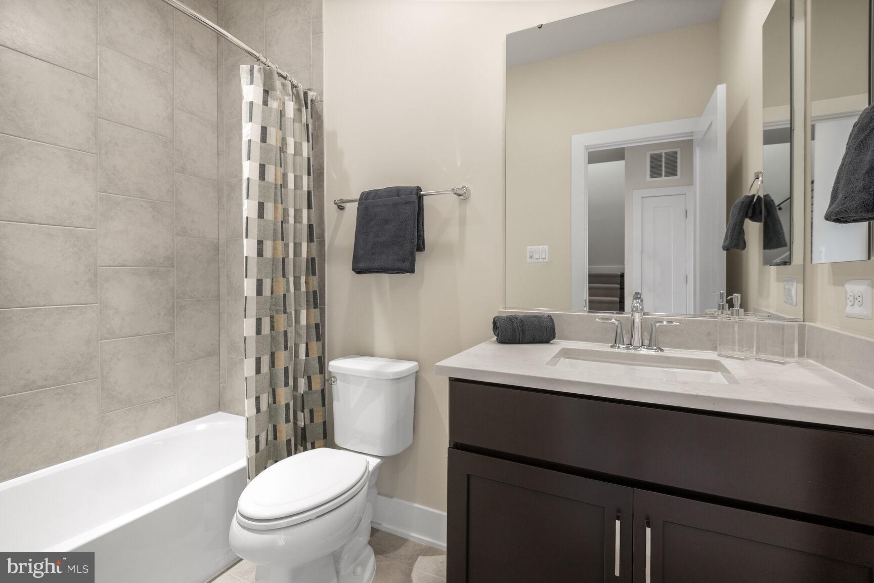 MONTGOMERY ROW - Residential