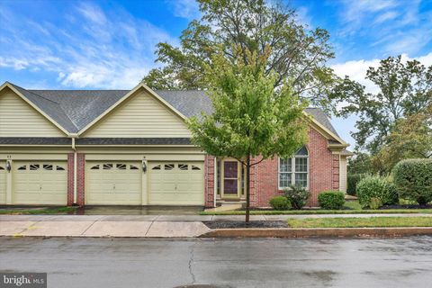 9 ALMOND DRIVE HERSHEY PA 17033