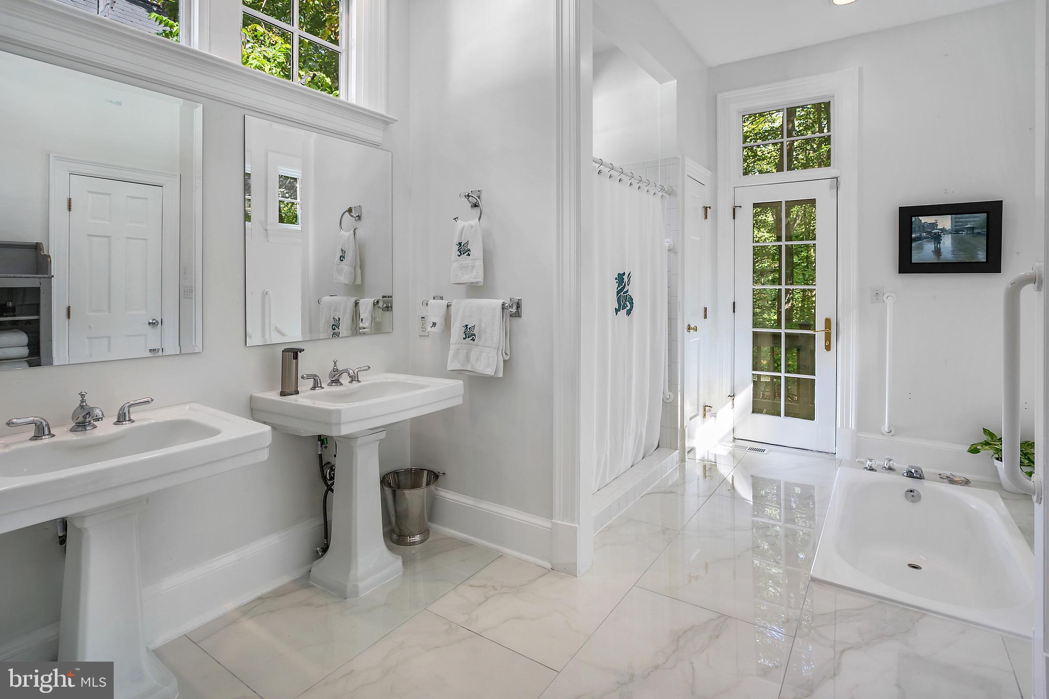 MERRY GO ROUND FARM - Residential