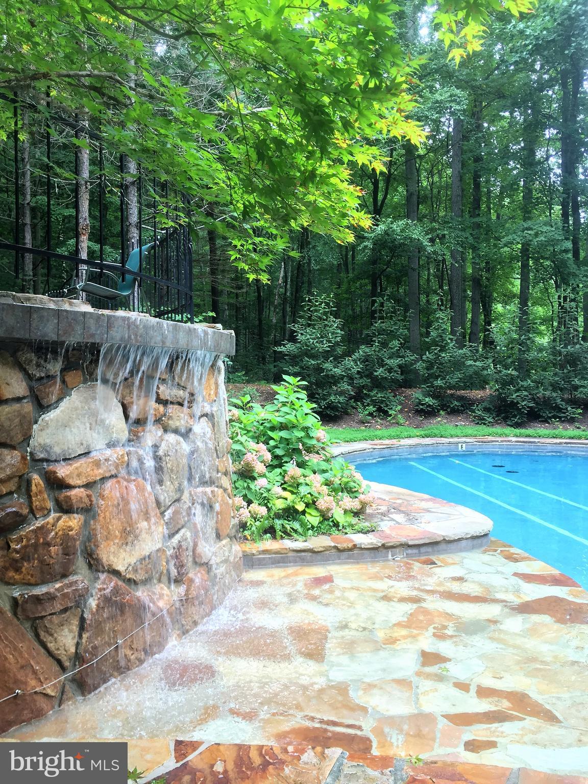 COOLFONT MOUNTAINSIDE - Residential