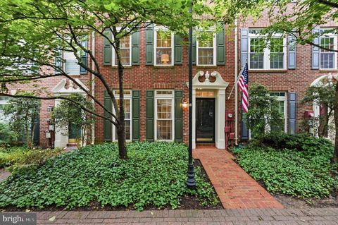 Photo of 722 Catts Tavern Drive, ALEXANDRIA, VA 22314 (MLS # VAAX2060240)
