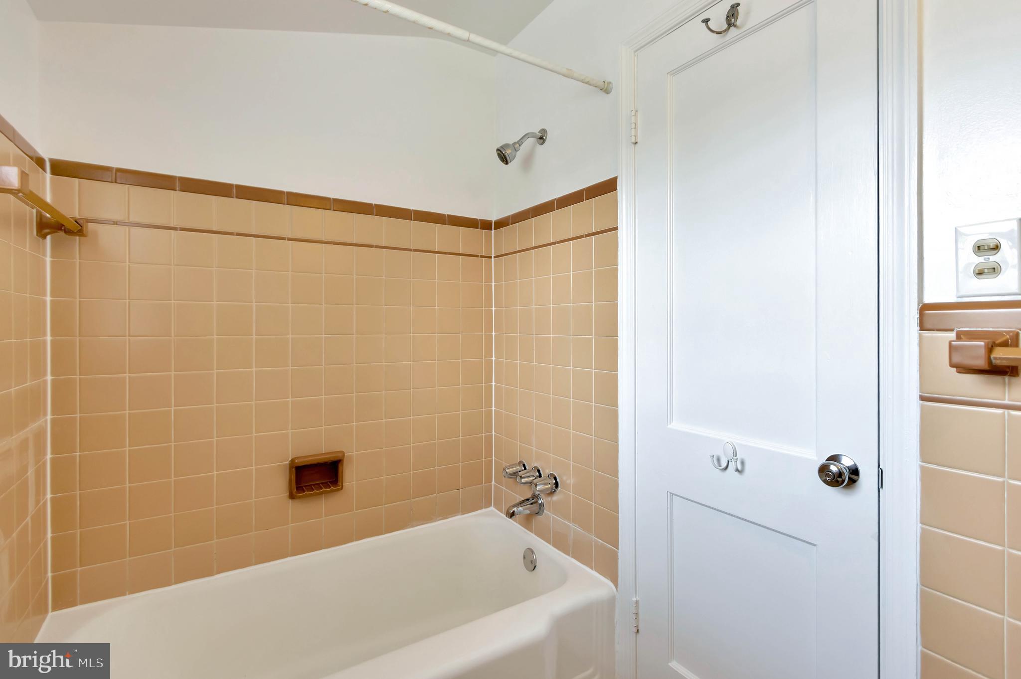 MADISON MANOR - Residential Lease