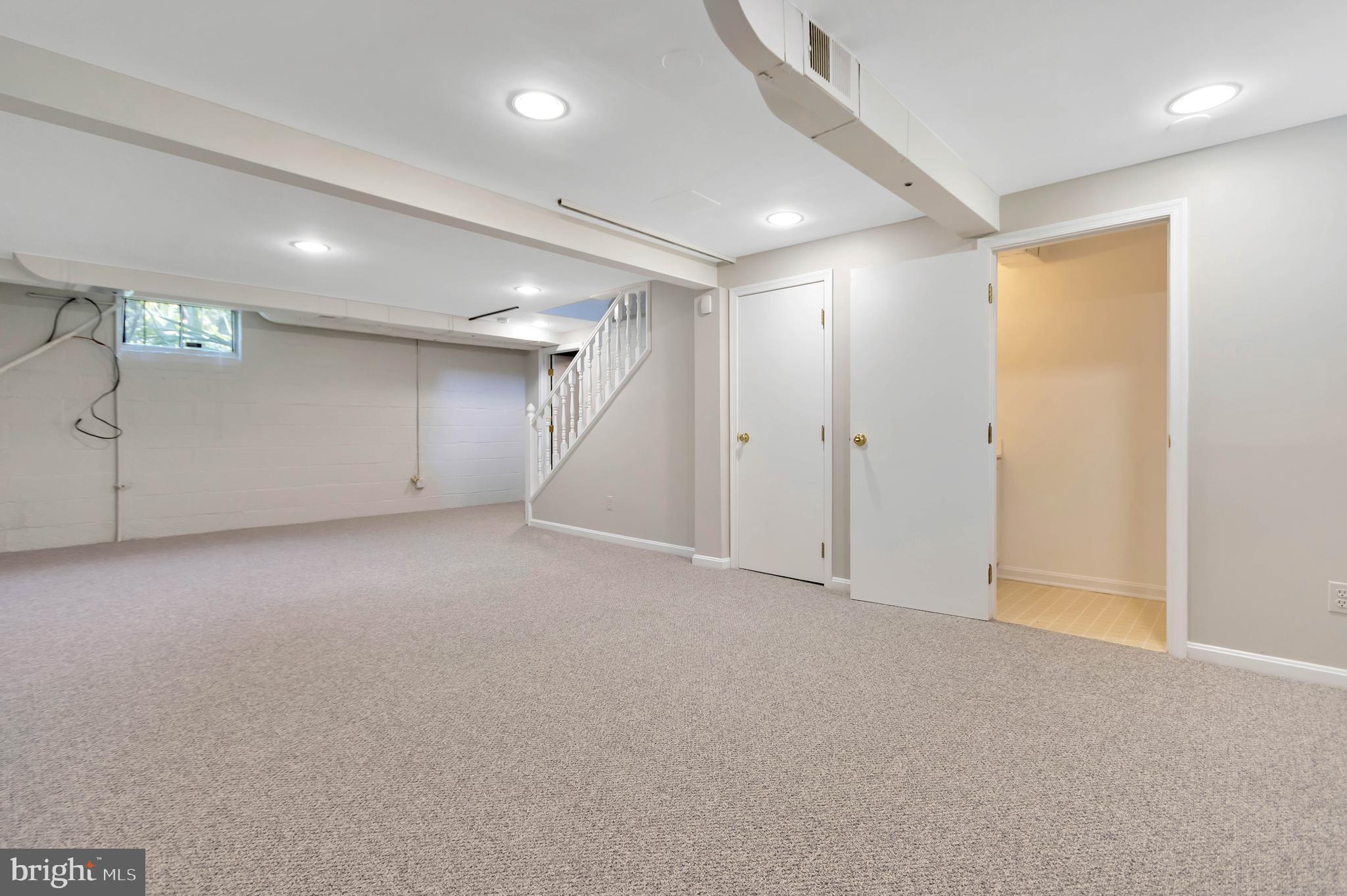 MADISON MANOR - Residential Lease