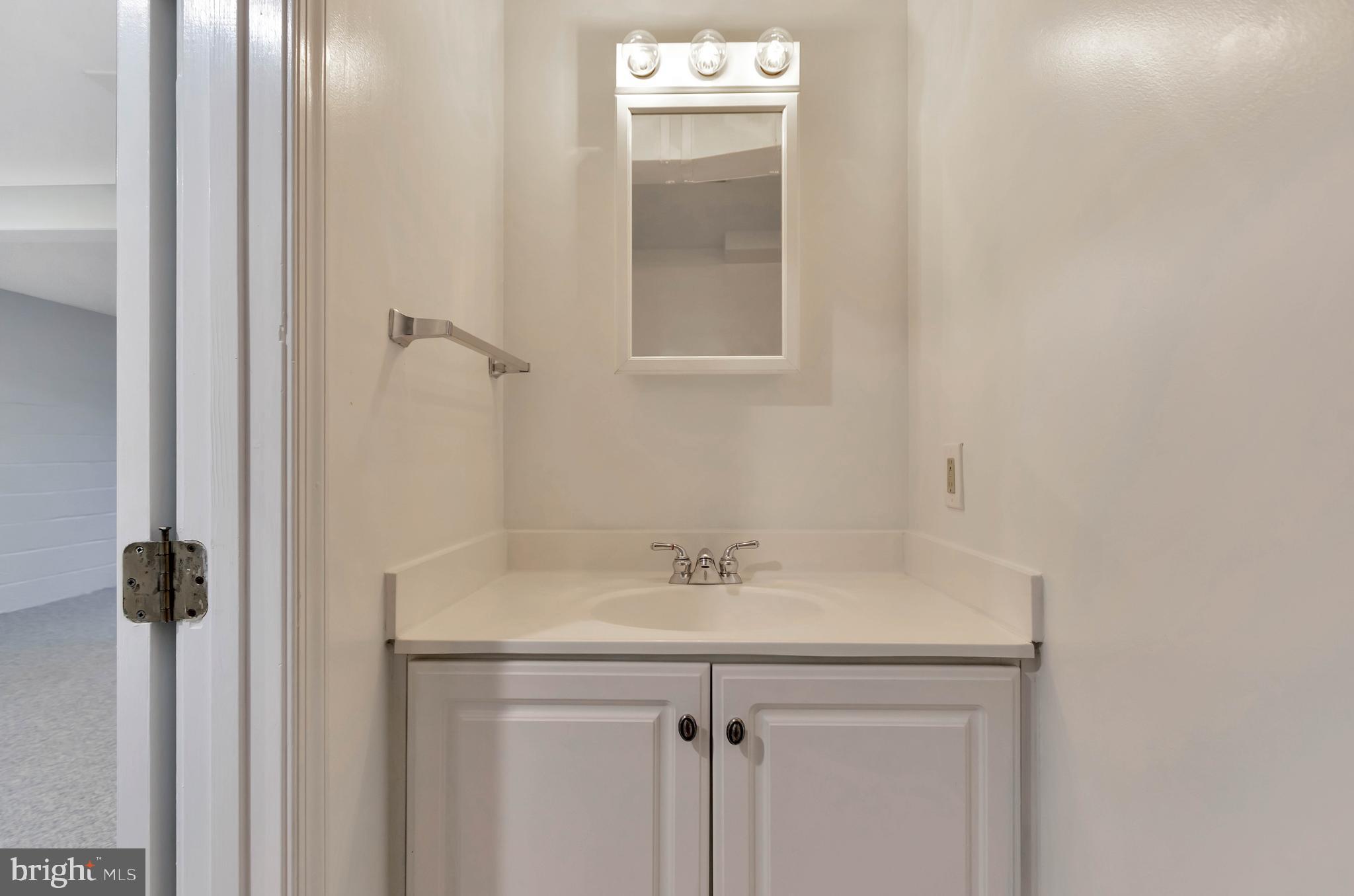 MADISON MANOR - Residential Lease