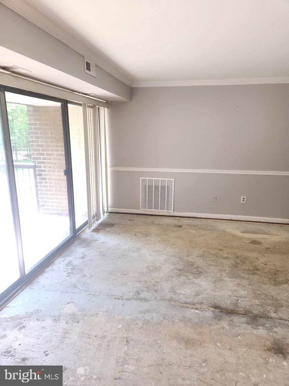 SUMMERTREE CONDO APTS - Residential