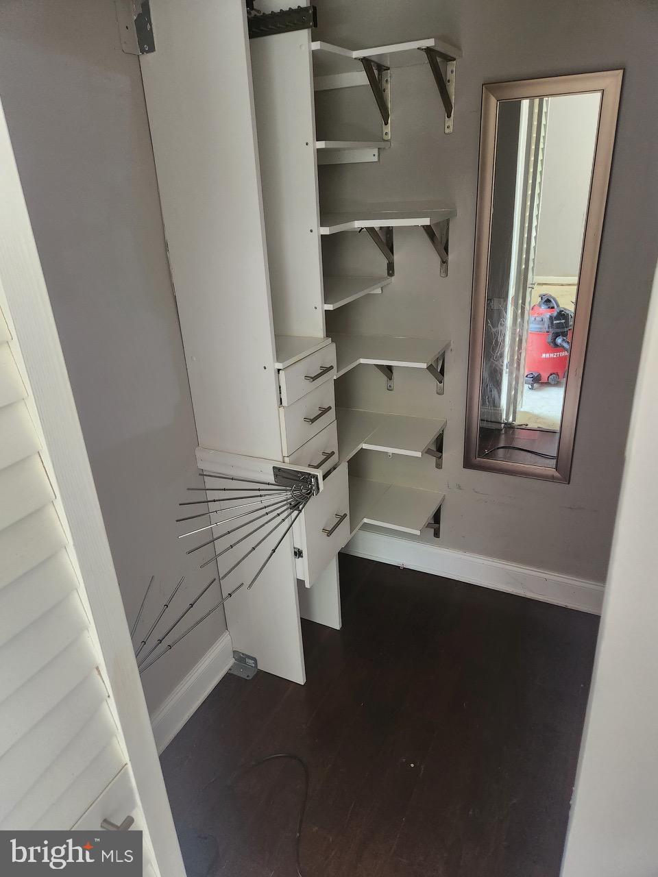 SUMMERTREE CONDO APTS - Residential