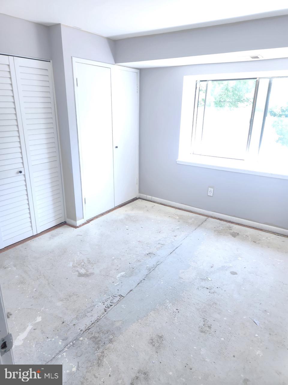 SUMMERTREE CONDO APTS - Residential