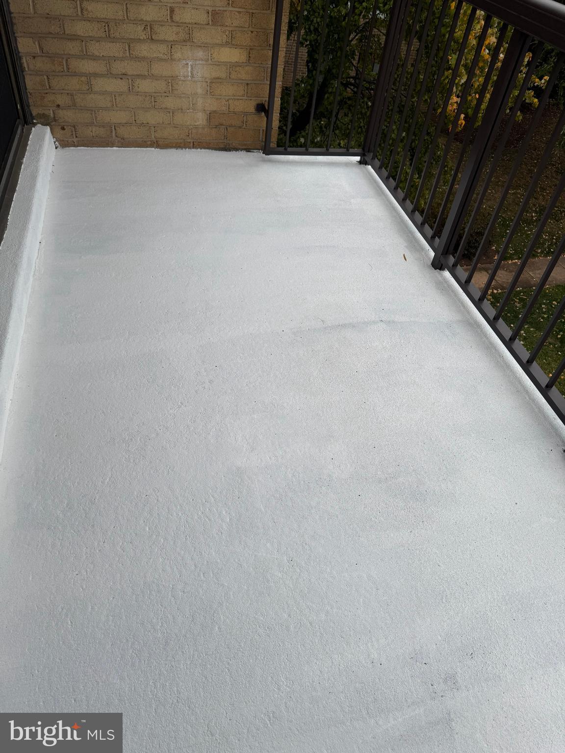 SUMMERTREE CONDO APTS - Residential Lease