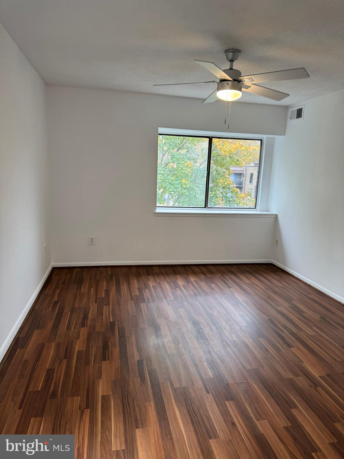 SUMMERTREE CONDO APTS - Residential Lease