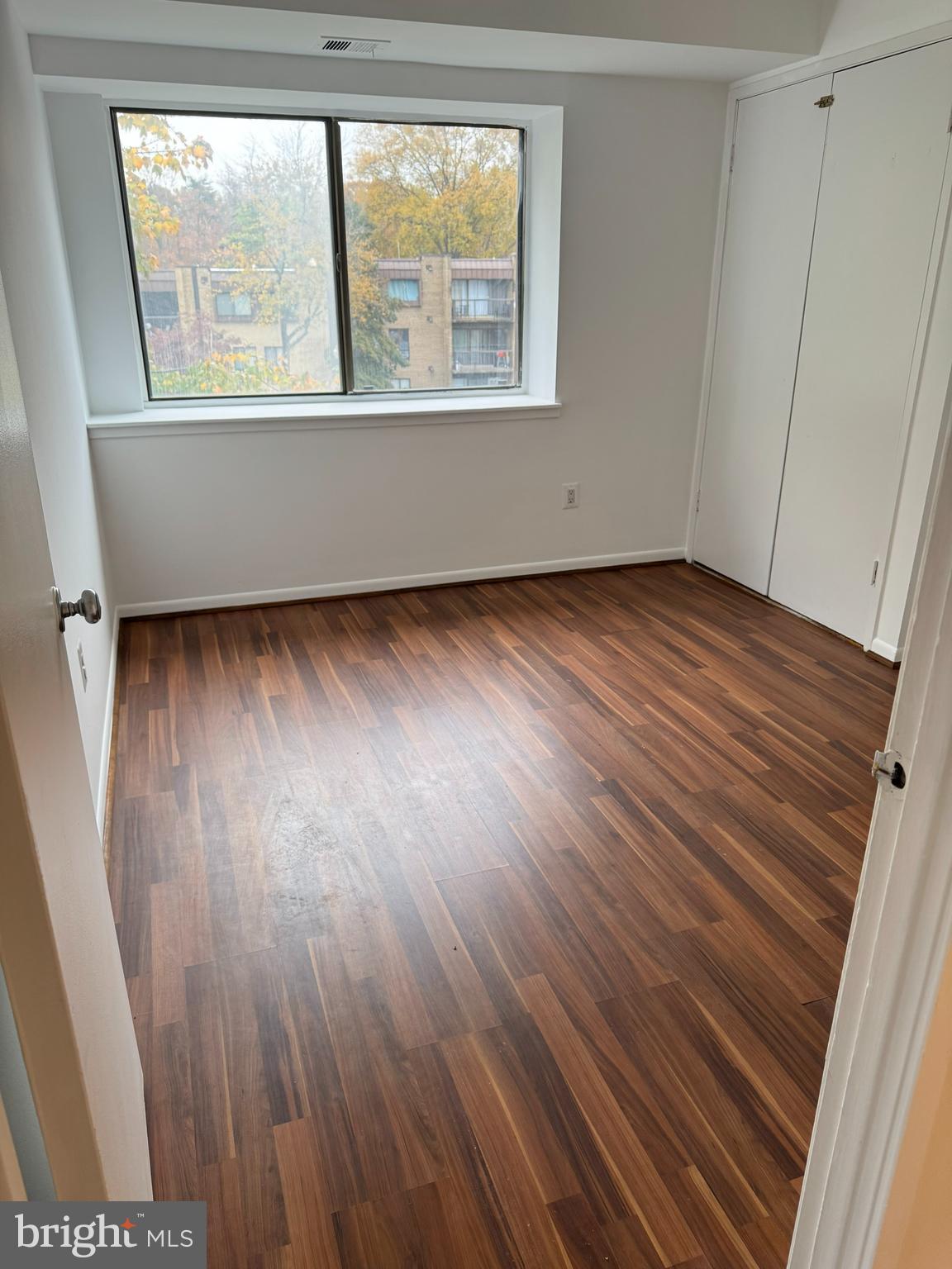 SUMMERTREE CONDO APTS - Residential Lease