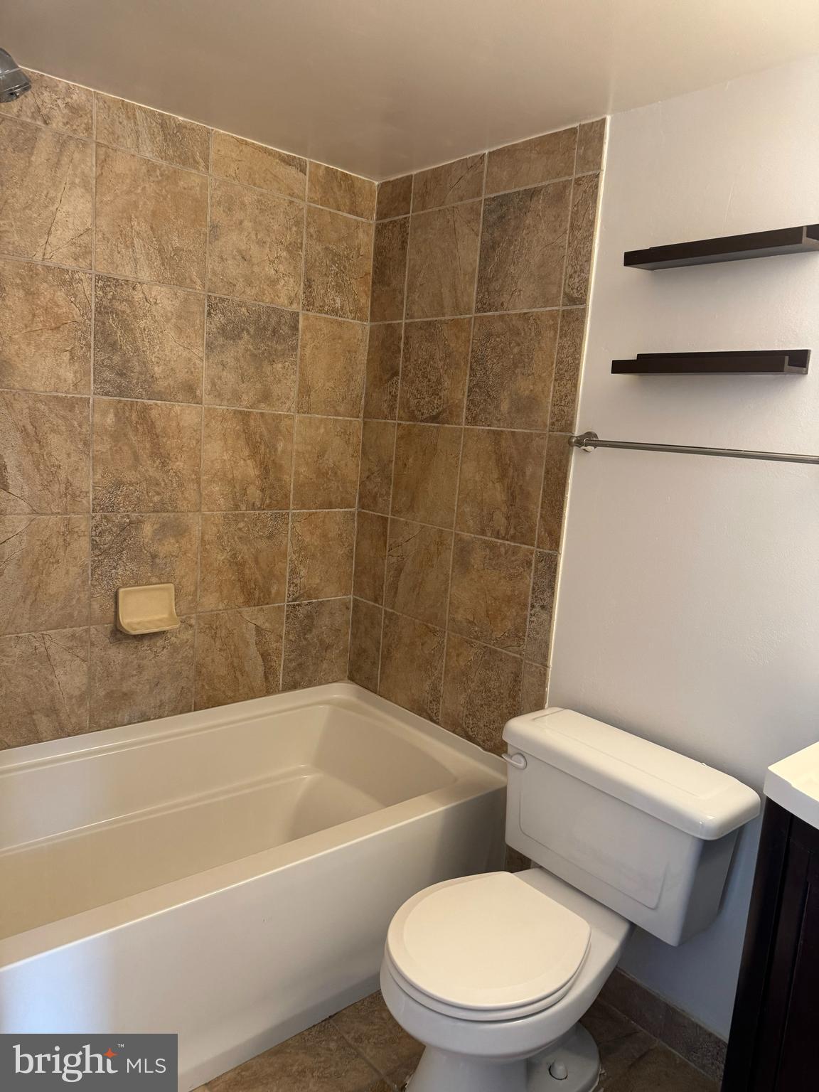 SUMMERTREE CONDO APTS - Residential Lease