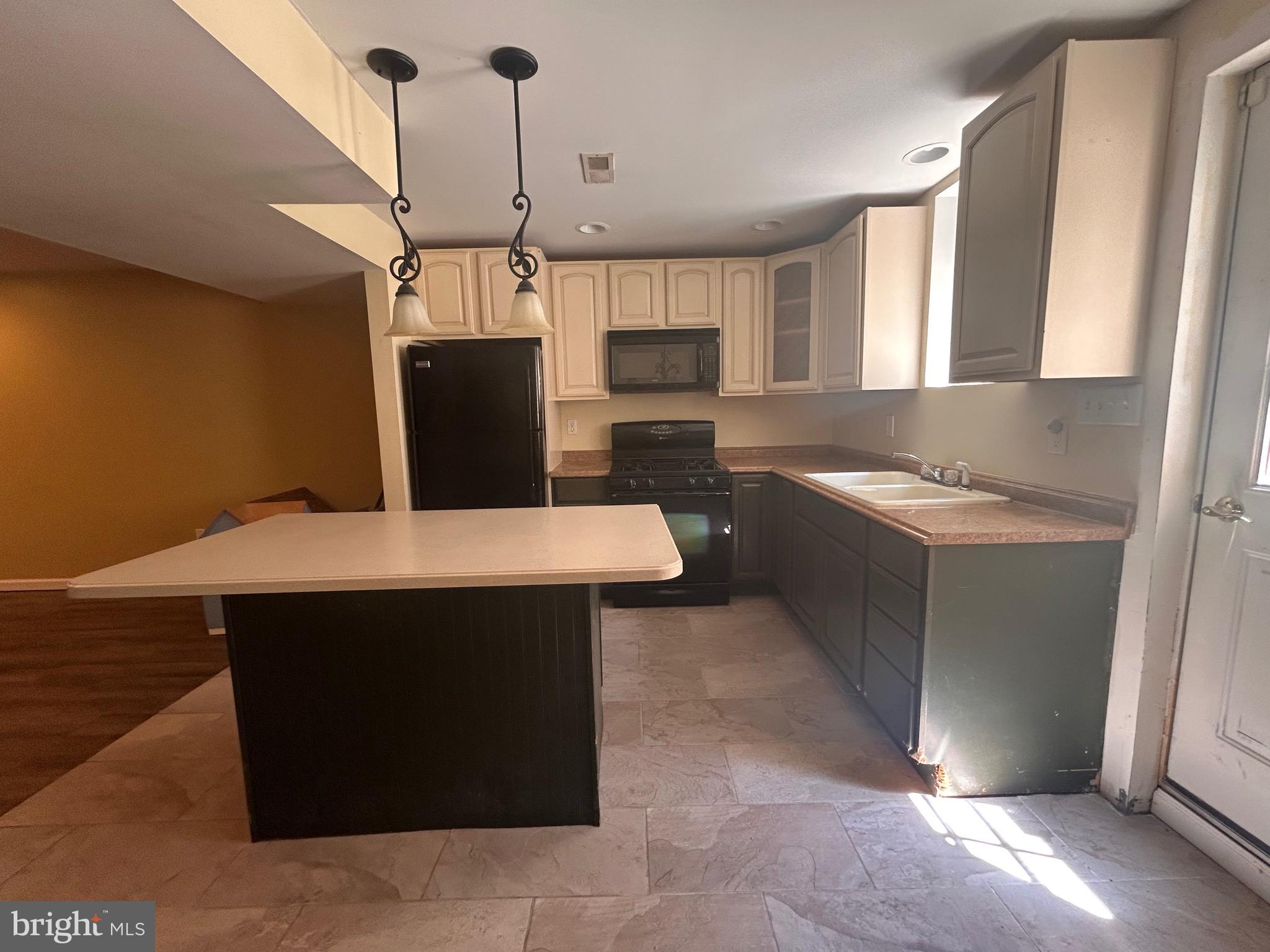 SCOTT GARDENS - Residential