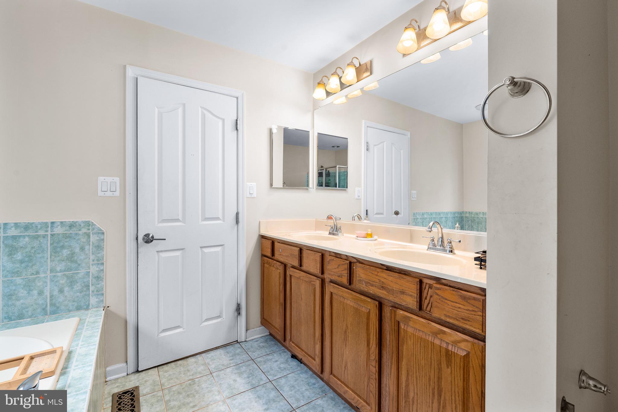 SCOTT GARDENS - Residential