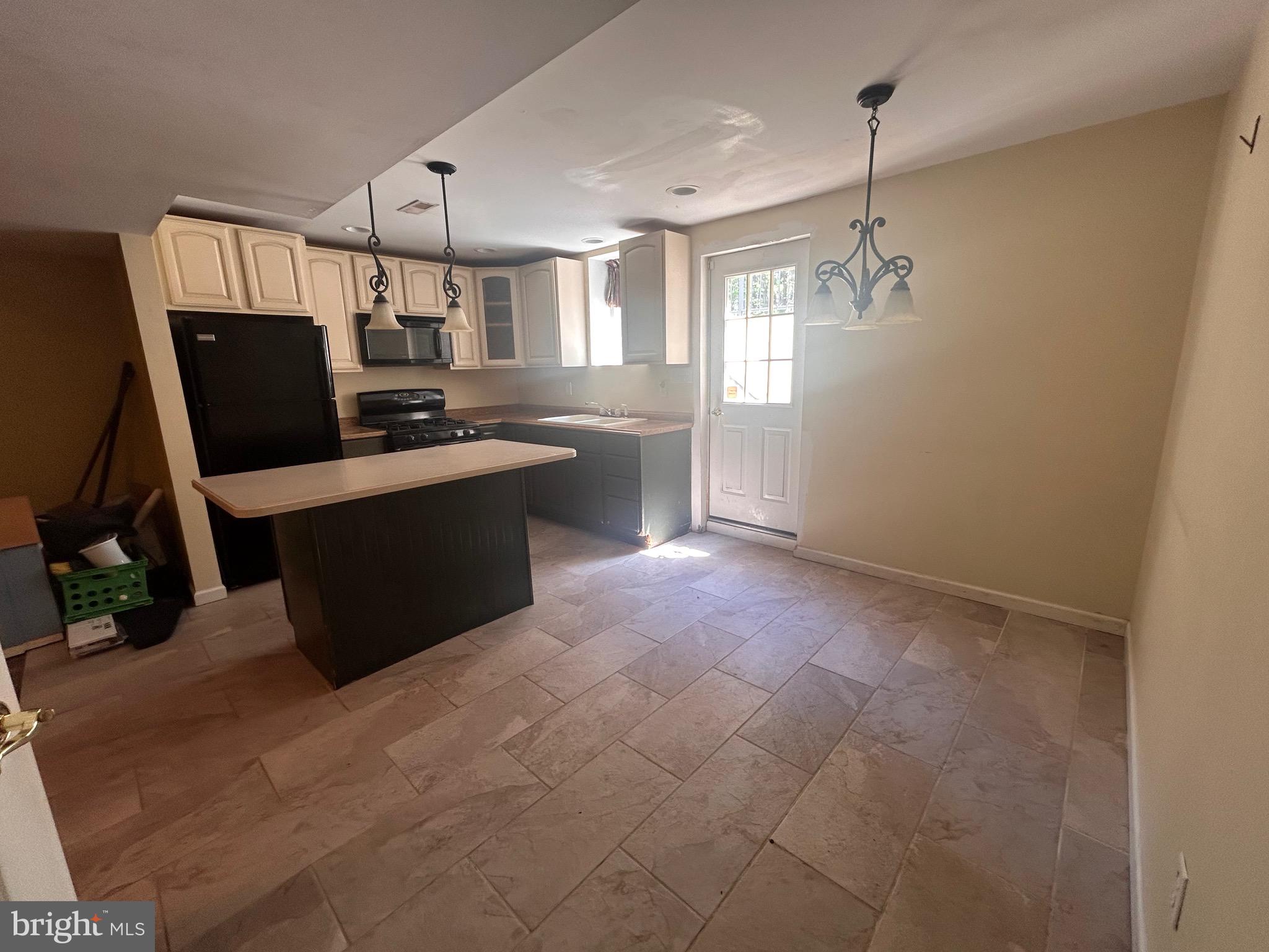 SCOTT GARDENS - Residential