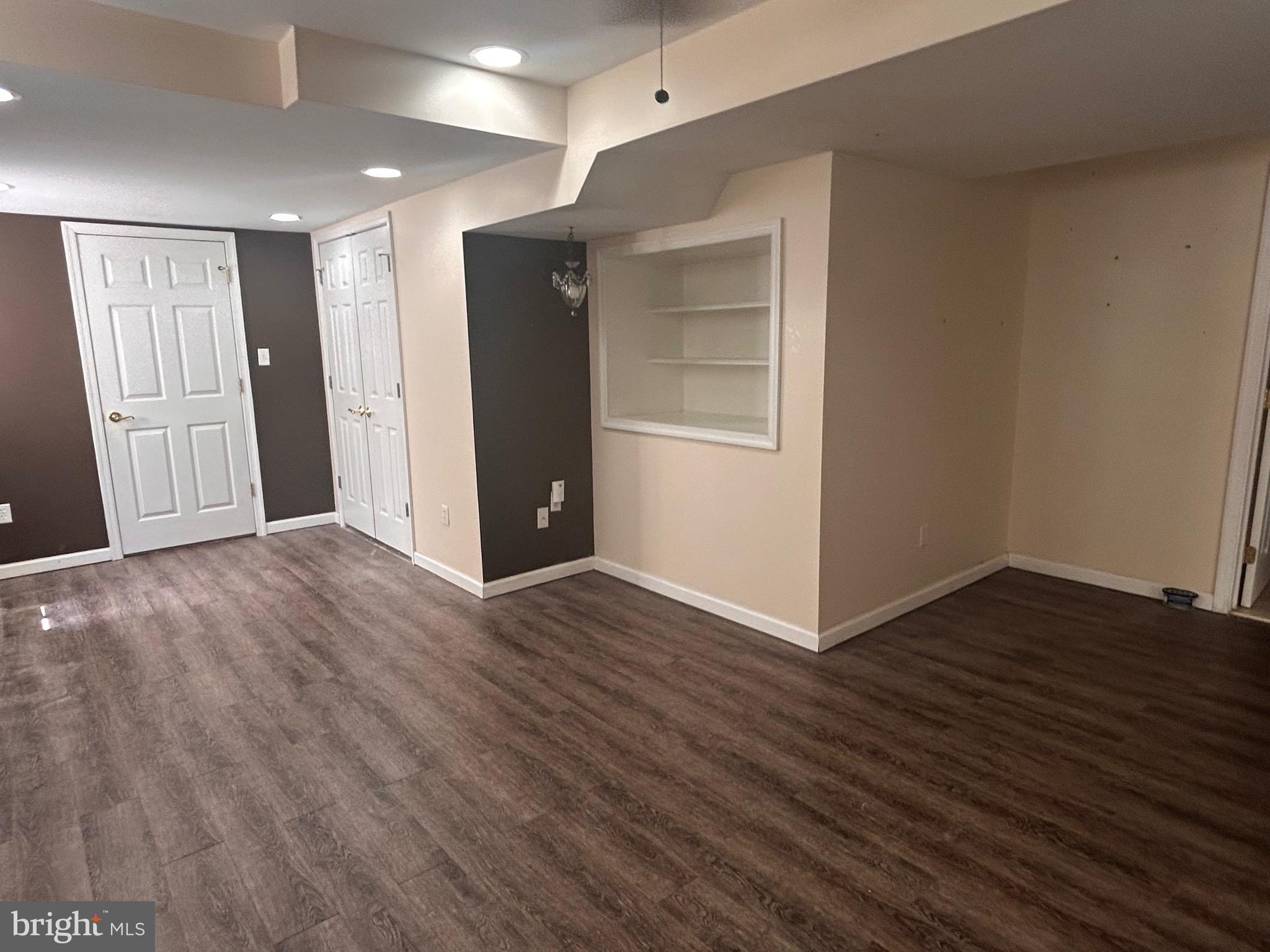 SCOTT GARDENS - Residential
