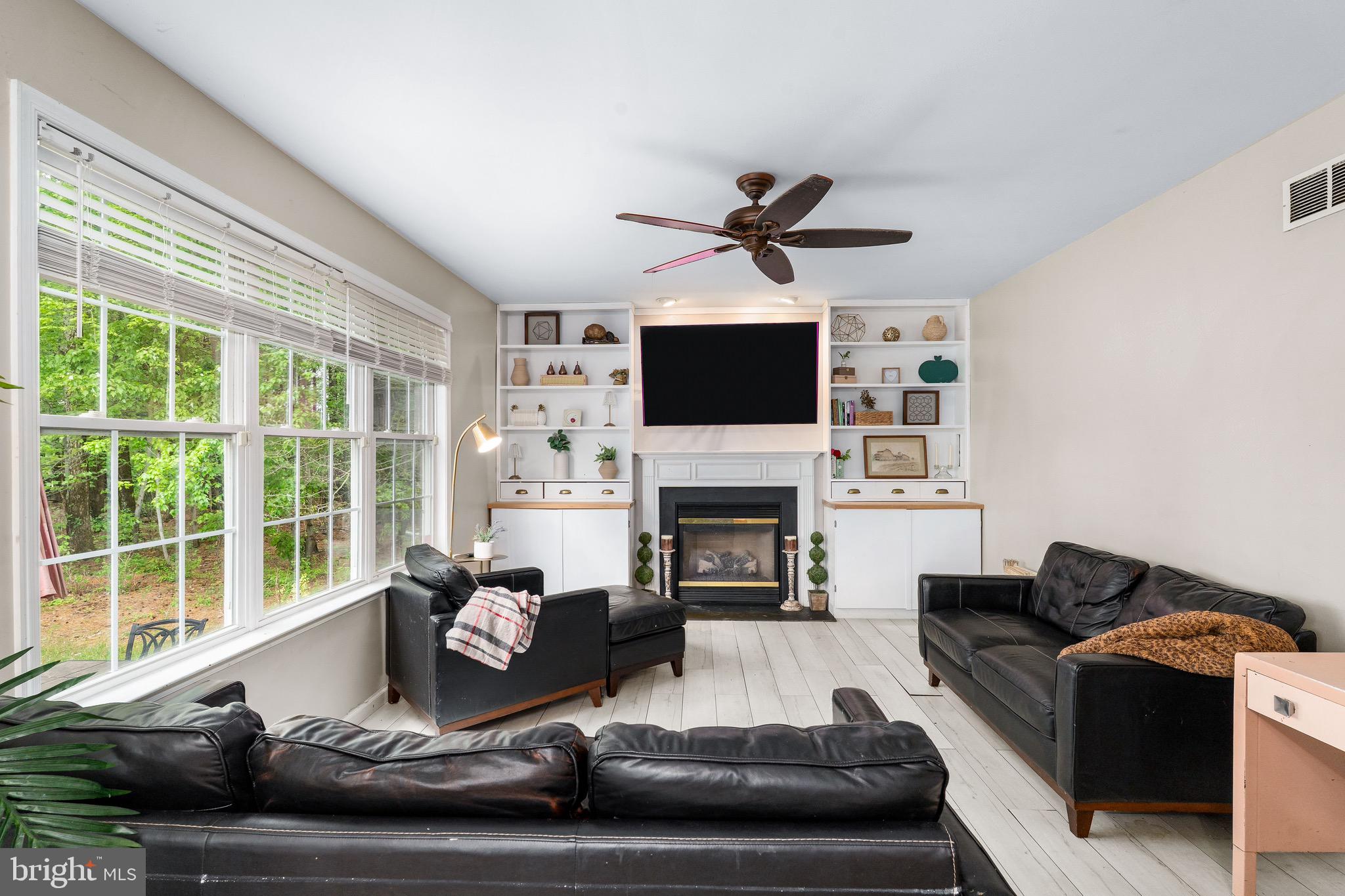 SCOTT GARDENS - Residential