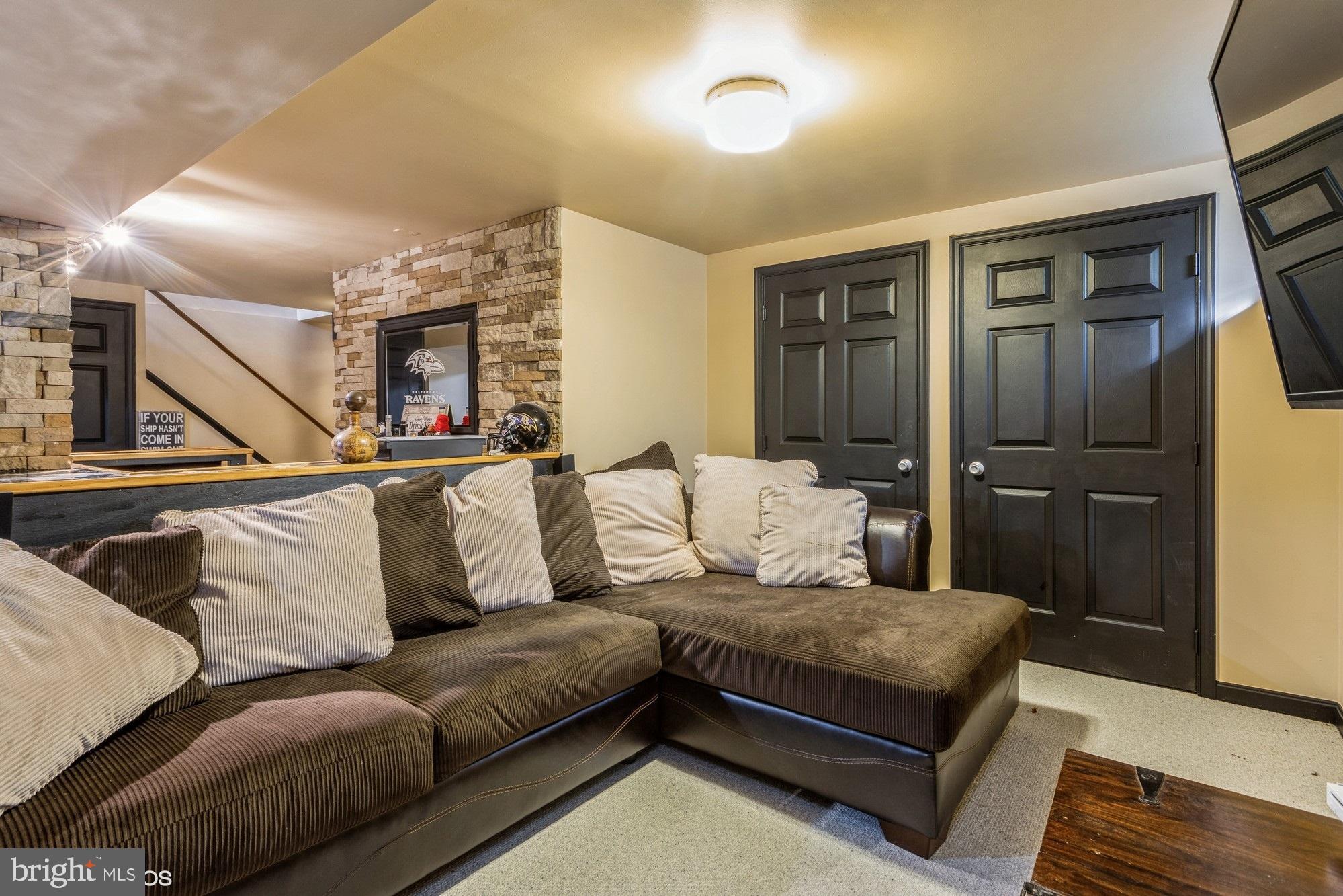 HUNTERS RUN - Residential