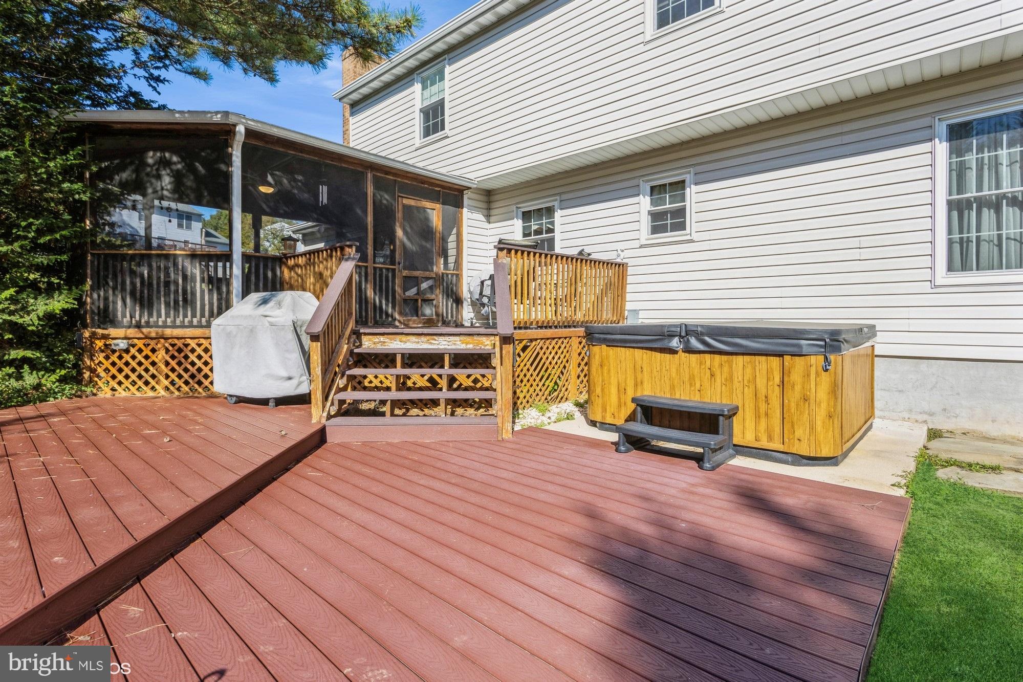 HUNTERS RUN - Residential