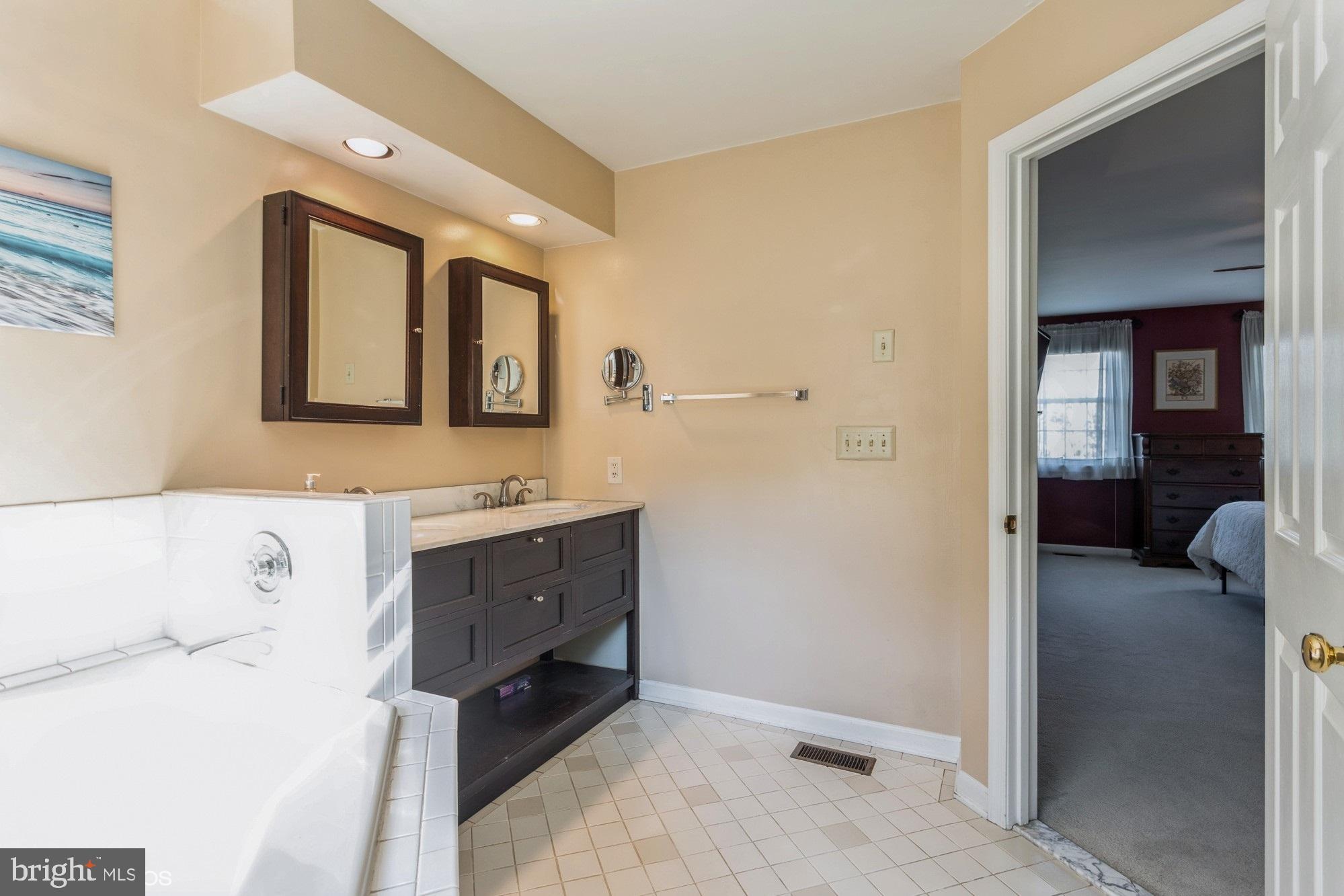 HUNTERS RUN - Residential