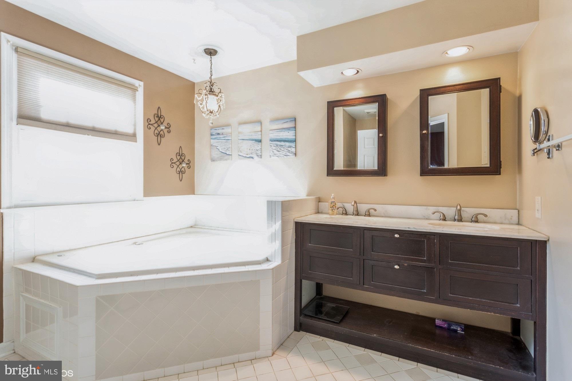 HUNTERS RUN - Residential